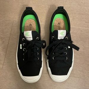 Cariuma Black Canvas OCA LOW